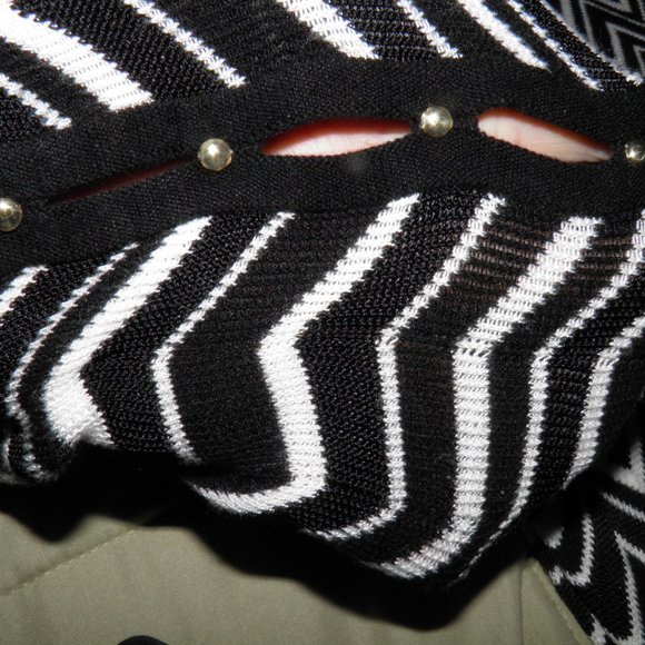 WHITE HOUSE BLACK MARKET BLACK AND WHITE KNIT DRESS  SZ M - Picture 4 of 5